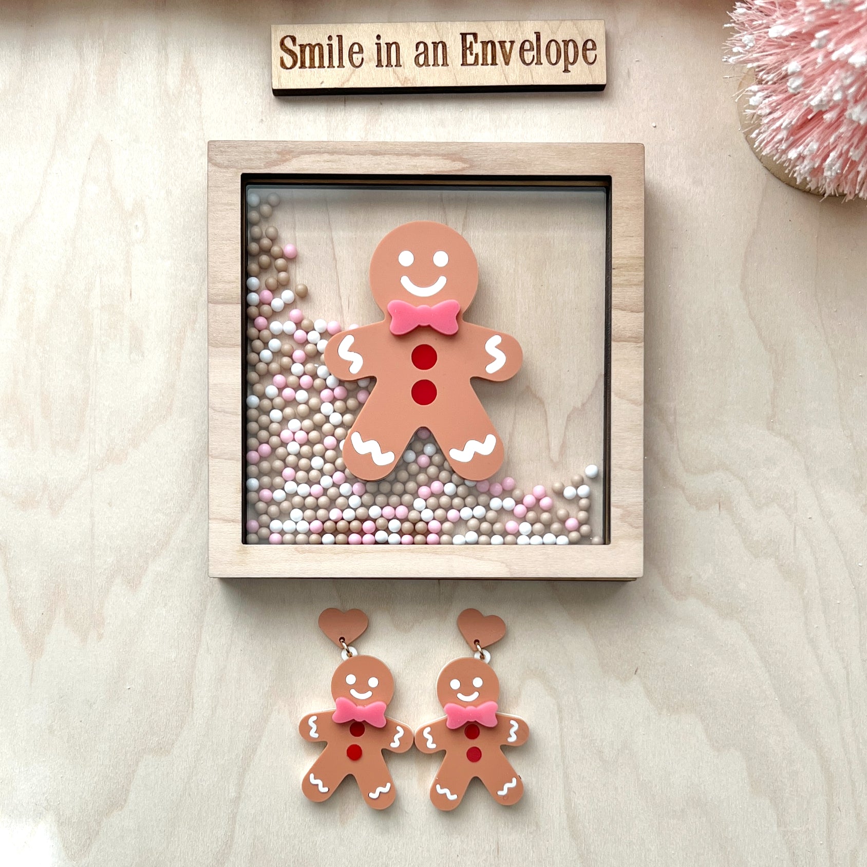 Gingerbread Man shaker sign : Pink Bow image 1