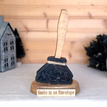 Broom Shaker image 0