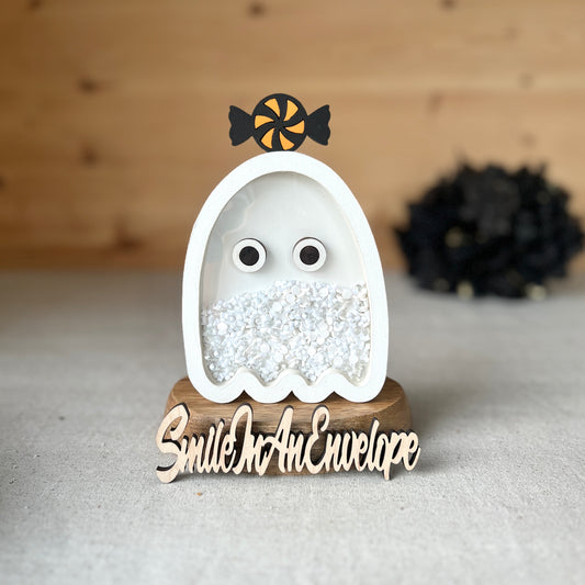 Ghost shaker with removeable Candy