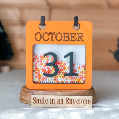 October 31 Calendar shaker