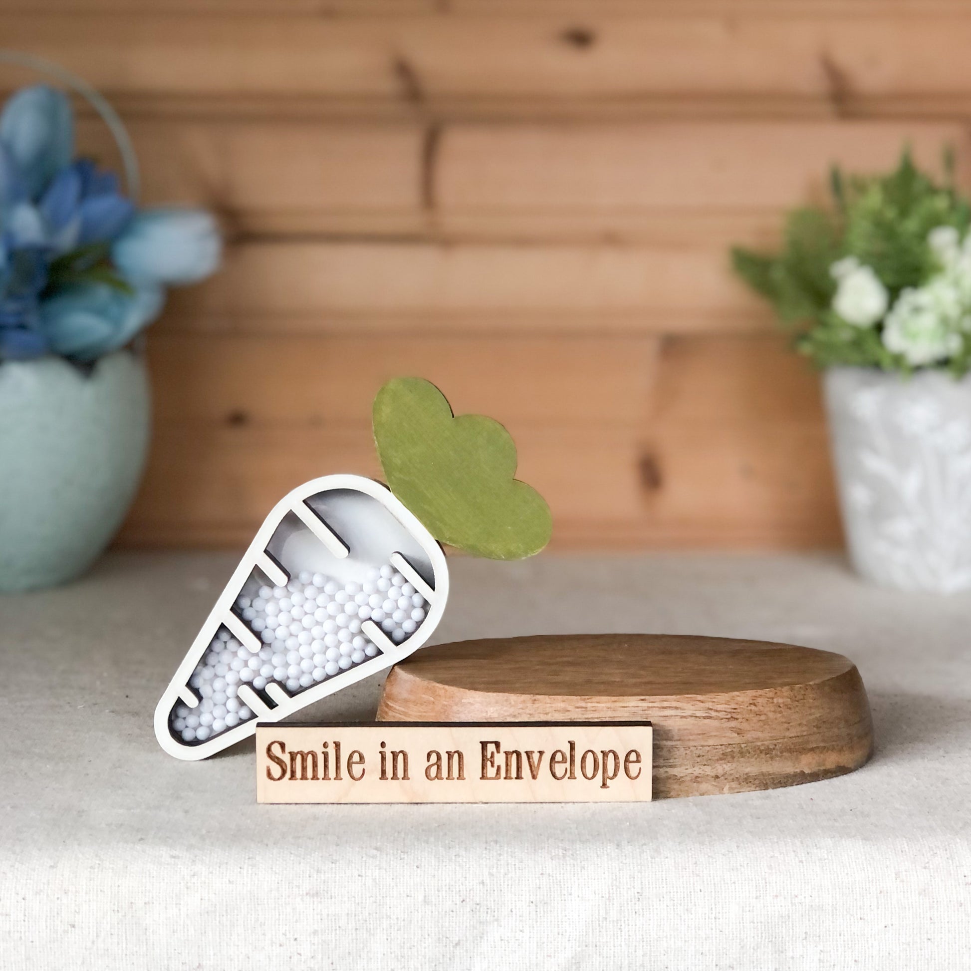 White Carrot shaker image 0