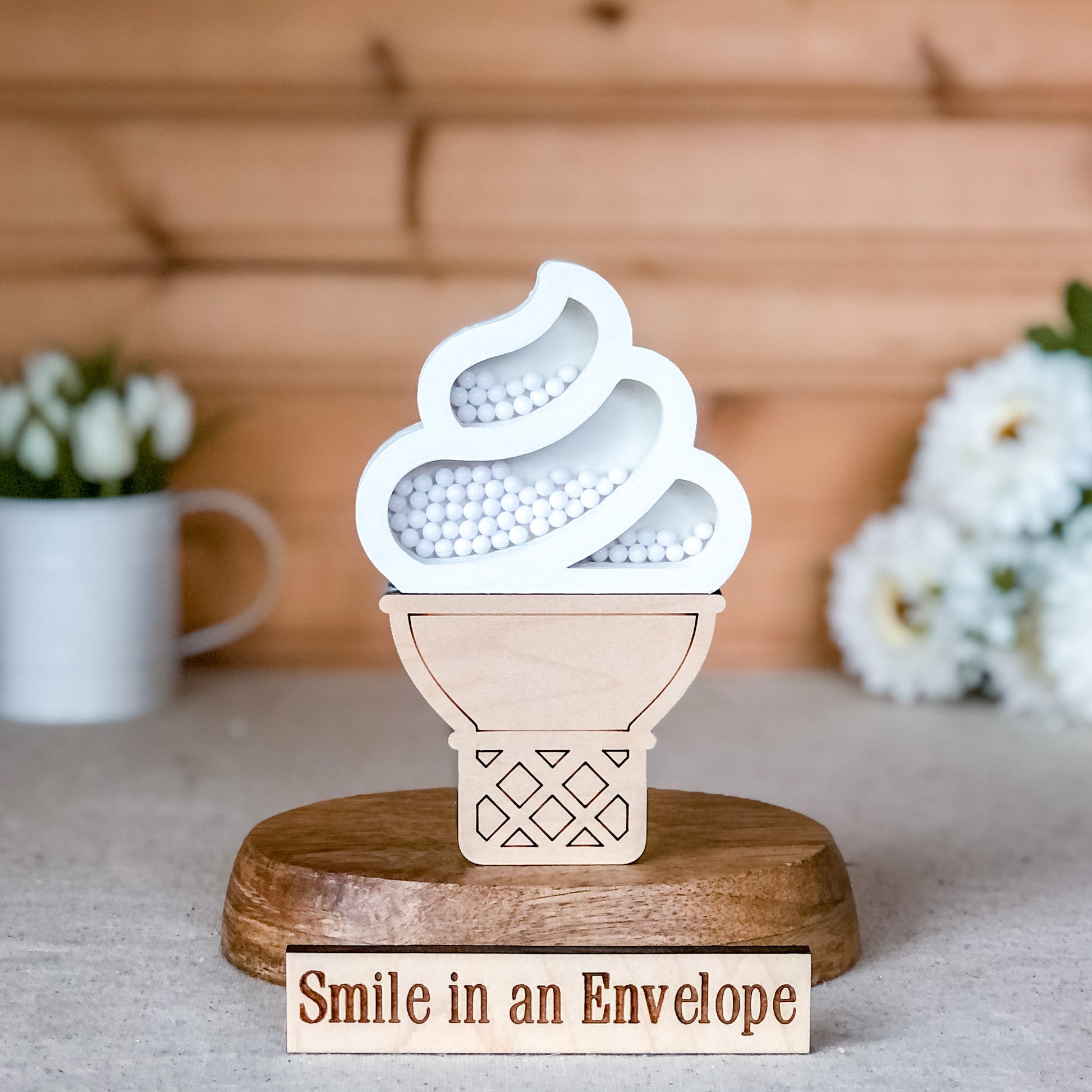 Swirl ice cream cone shaker Summer